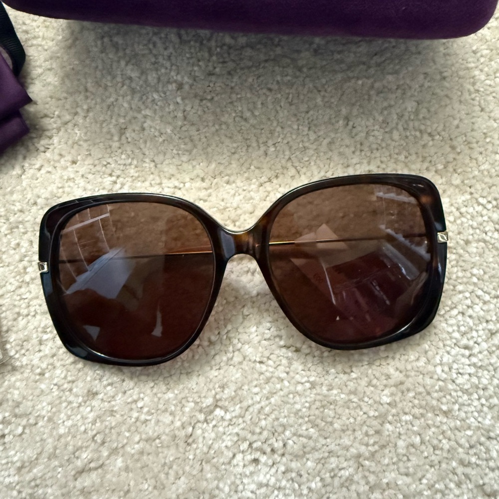Gucci Elegant Brown Sunglasses - Picture 7 of 7